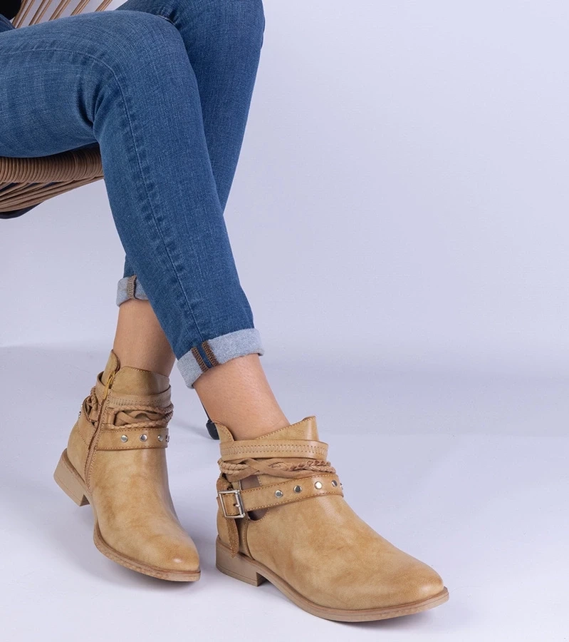 marka niezdefiniowana Brown flat ankle boots with a cutout and a buckle Savaner