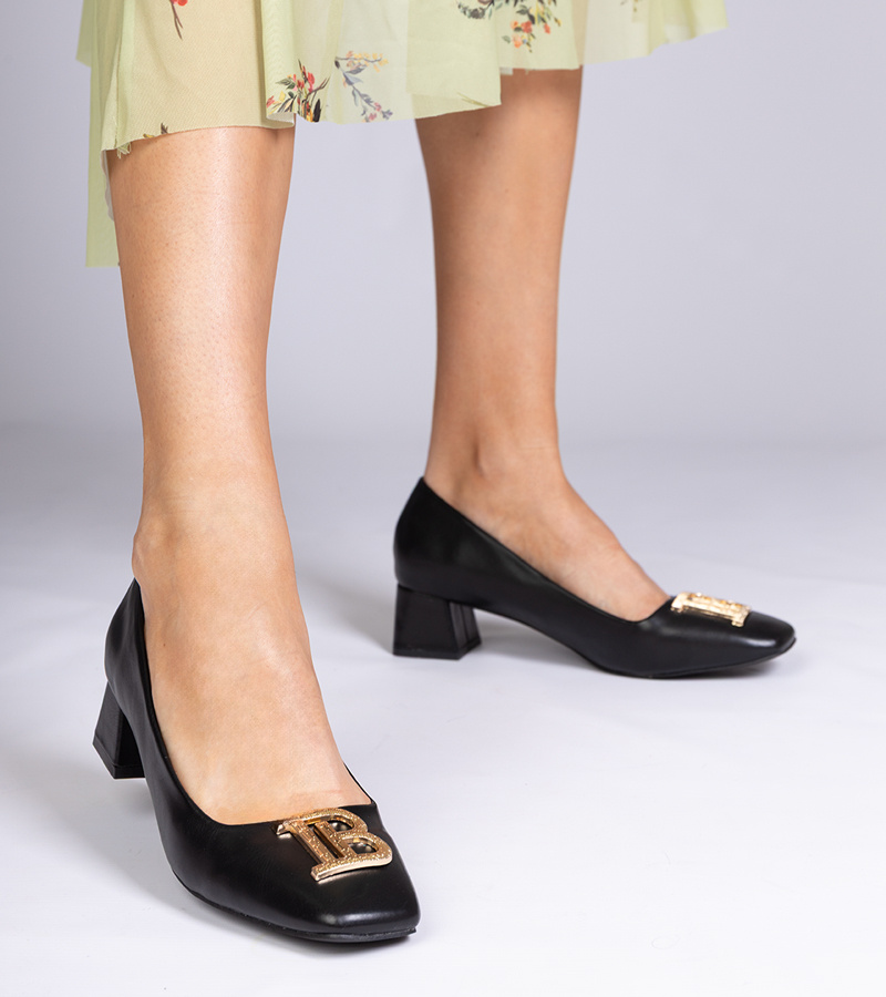 marka niezdefiniowana Black low heel pumps with gold decoration Kessadi