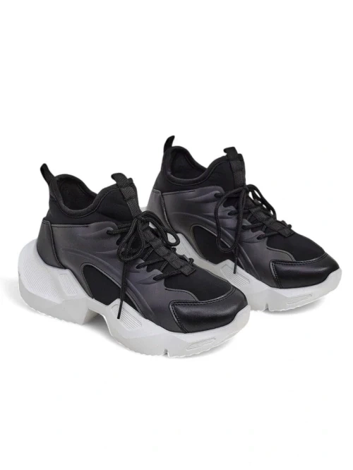 Resti Women&#039;s sporty sneakers on a thicker sole Vivers