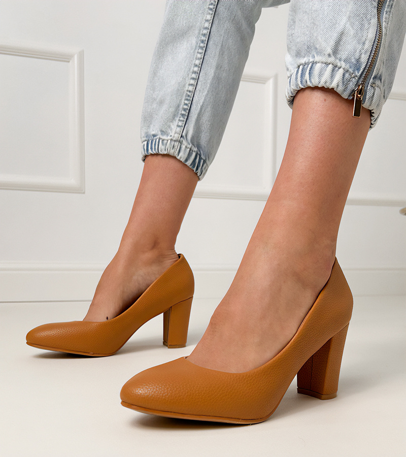 D/CEO Beige classic patent stiletto pumps Spenny