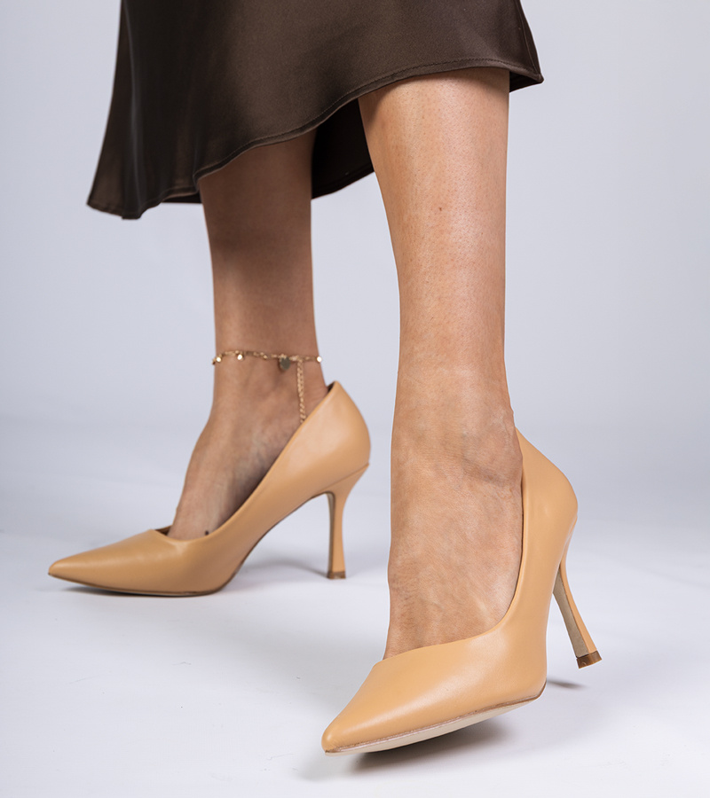 marka niezdefiniowana Brown classic pumps made of eco-leather Kolly