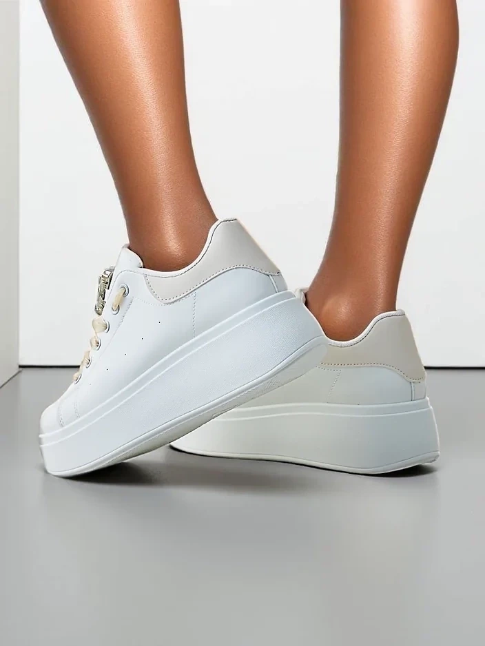 Resti Women's sports sneakers on a platform Safirrat