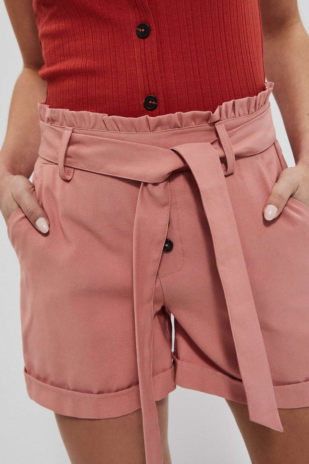 Simple shorts with tie