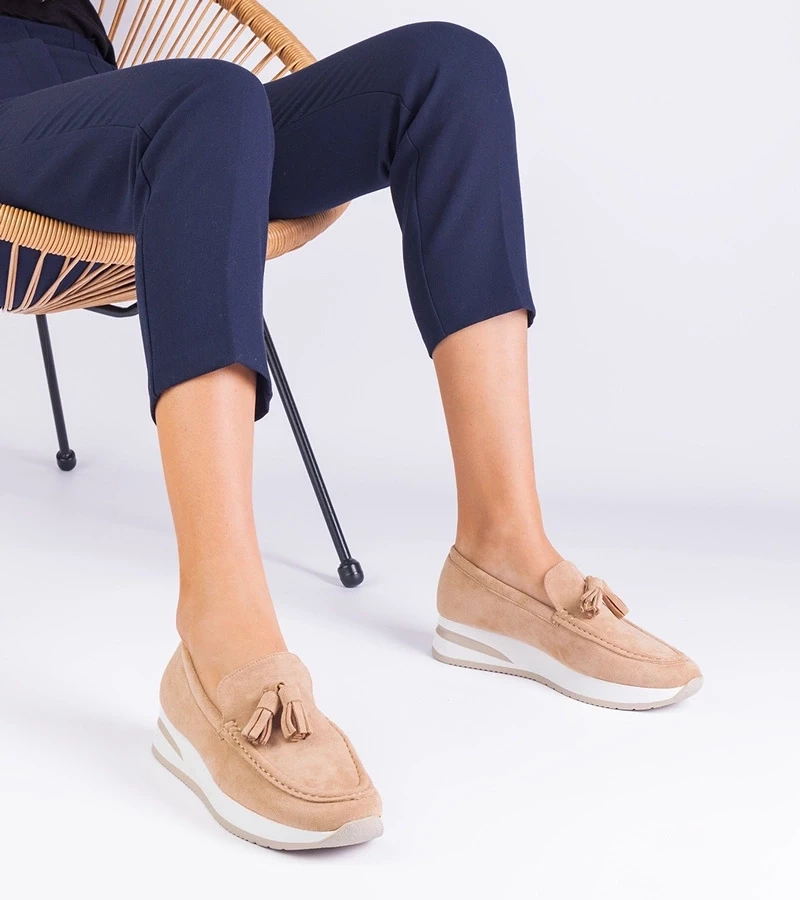 Gemre Pantofi mocasini bej pentru femei pe platformă cu decor Selerina