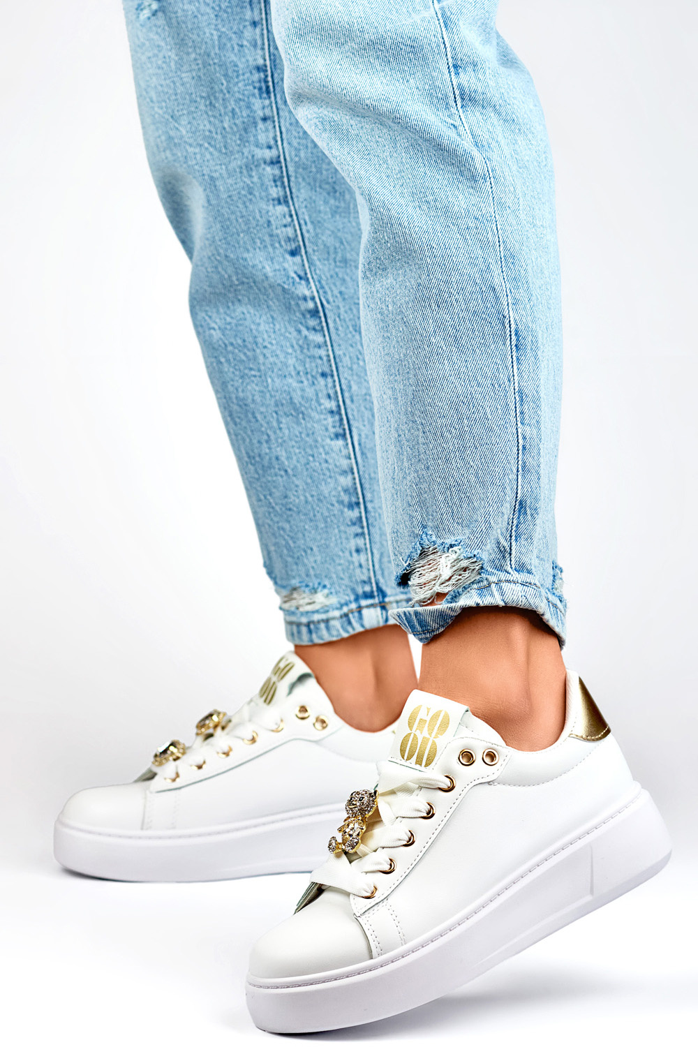 primohurt Białe modne sneakersy damskie z ozdobami na sznurówkach sneakersy z misiem