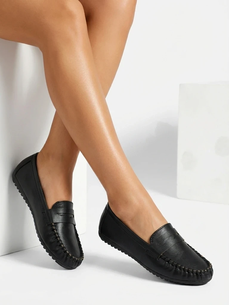 Дамски мокасини с равна подметка