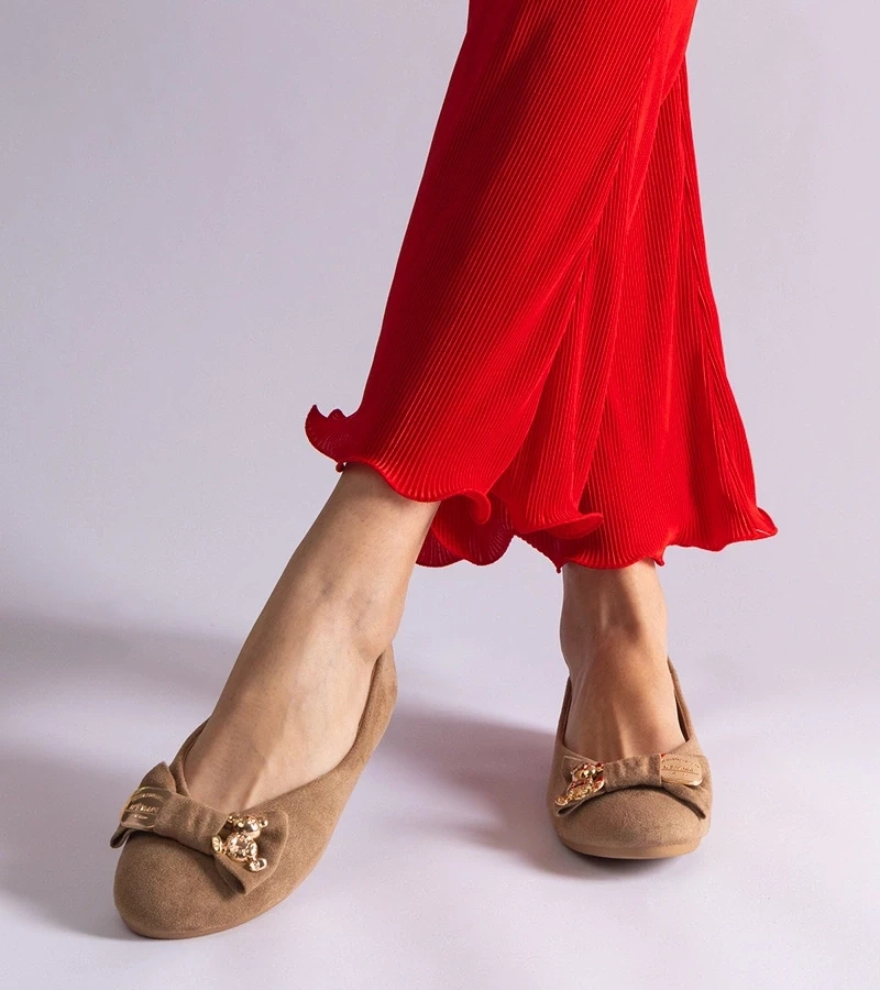 Gemre Balerini maro decorați cu fundiță și broșă Esdras