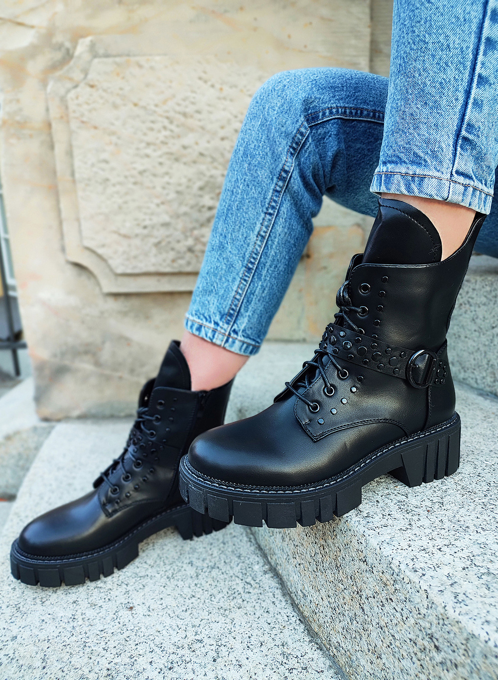 primohurt Rockowe botki damskie z ozdobną sprzączką