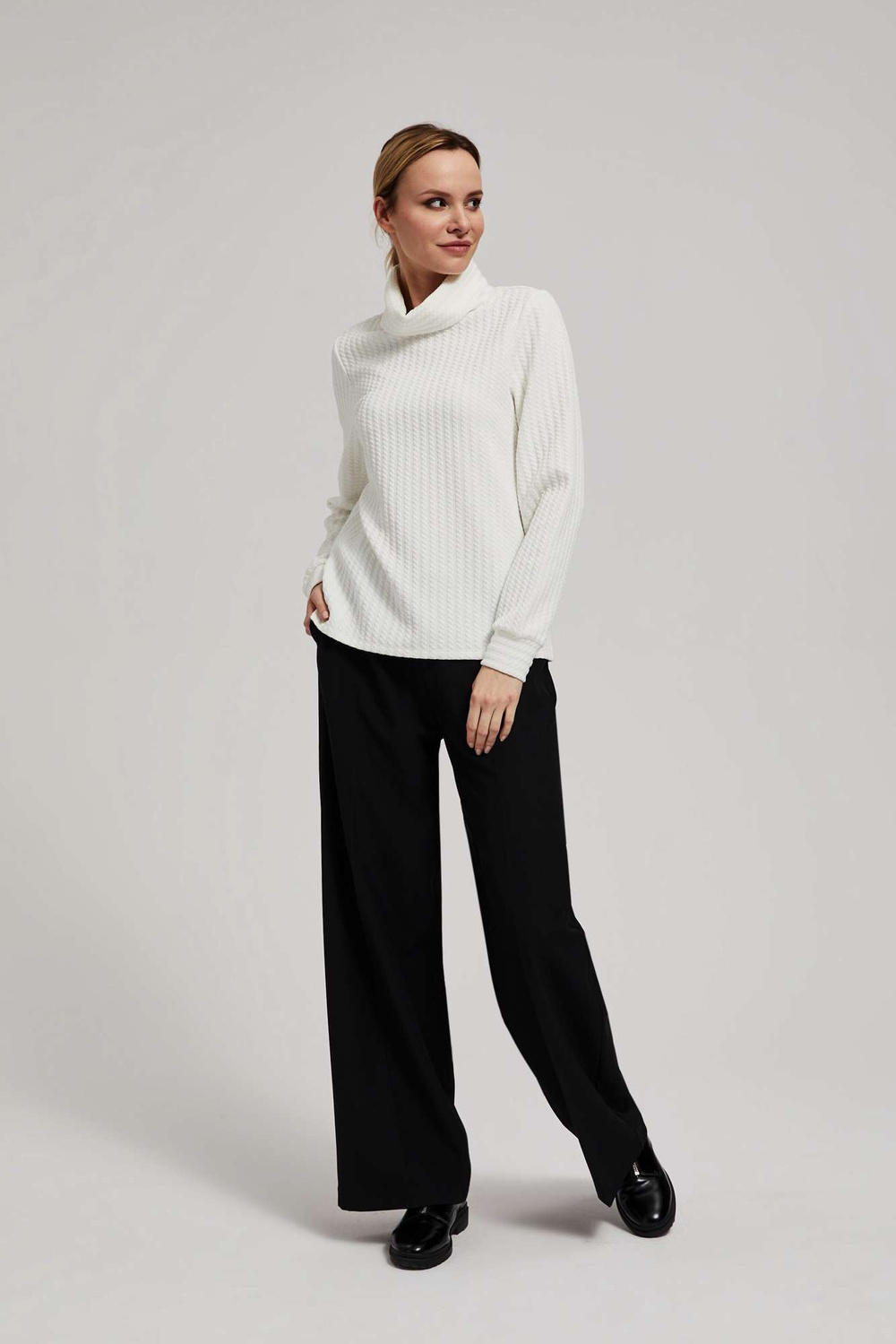 Sweatshirt with a wide turtleneck