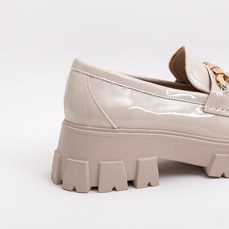 Resti Light beige women's lacquered half shoes with chain Ginevra - Footwear