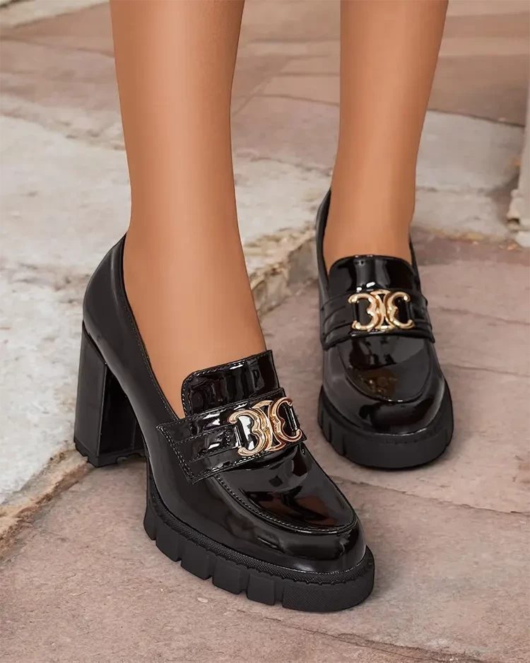 Resti Elegant women&#039;s moccasins on a post Jozii