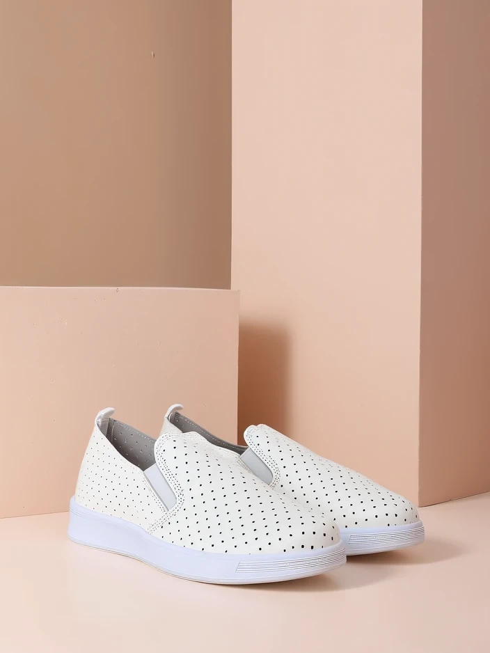 Resti Women's perforated sports shoes Musio