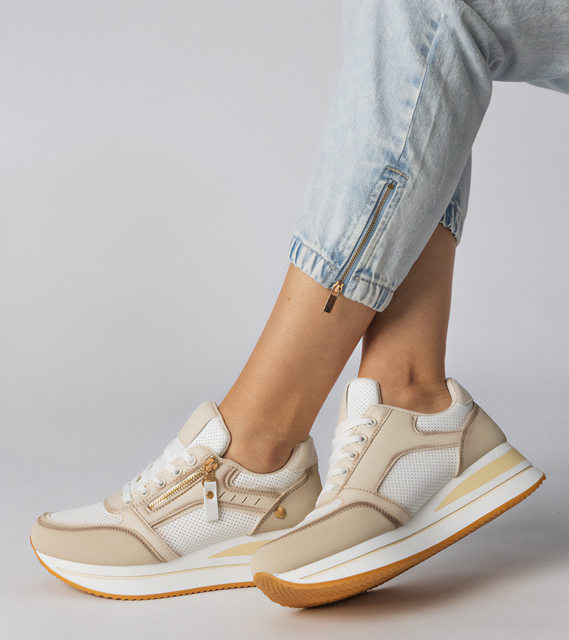 marka niezdefiniowana White sneakers with gold detail and studs Urlana