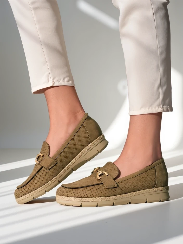 Resti Women’s flats with a decorative accent on the toe