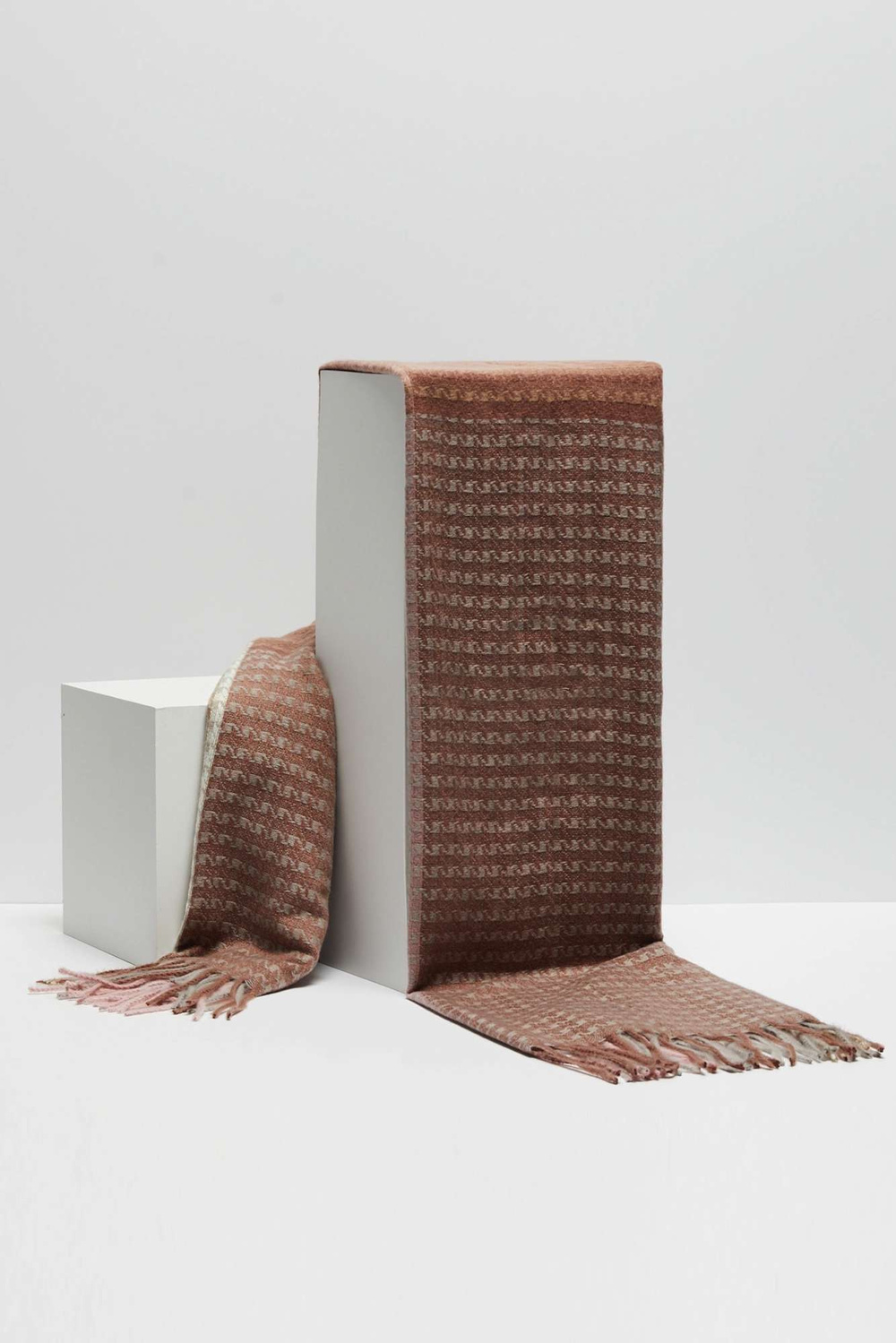 Marisse Scarf with a fine check with a decorative thread