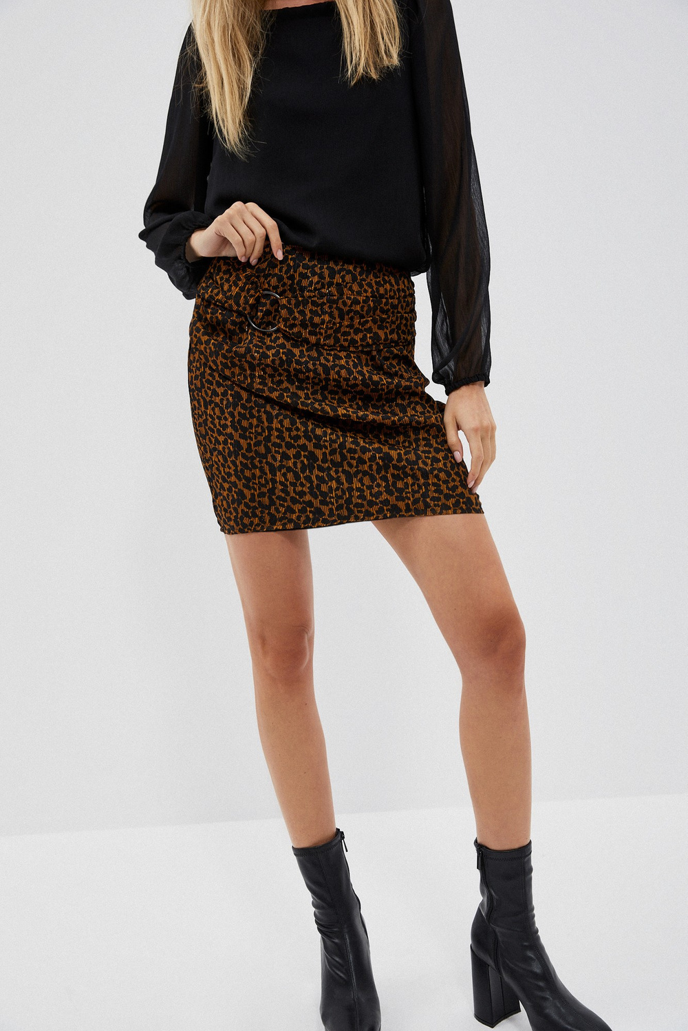 Skirt with print and metallic thread