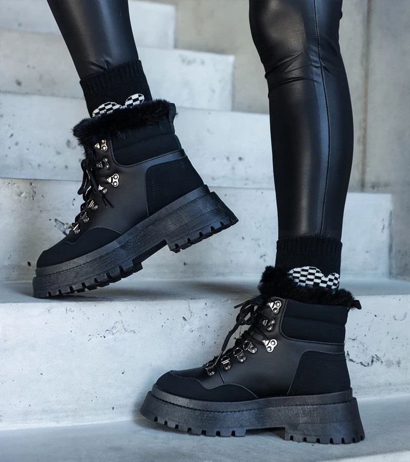 Gemre Cizme negre masive pe platformă cu blană Estrada.
