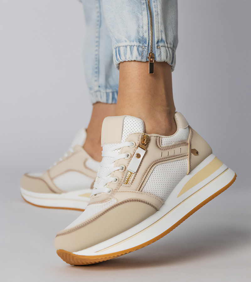 marka niezdefiniowana White sneakers with gold detail and studs Urlana