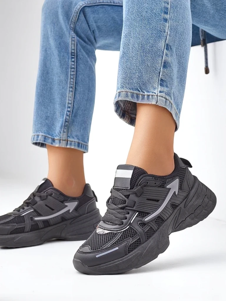 Resti Women's sports sneakers on a thicker sole Beysa