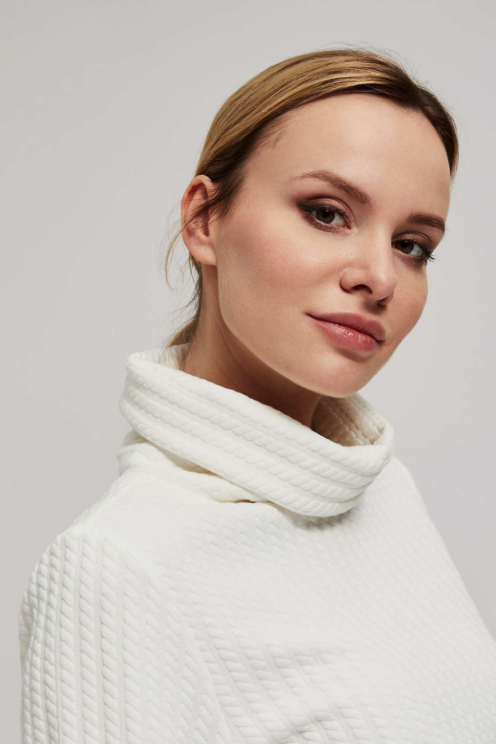 Sweatshirt with a wide turtleneck
