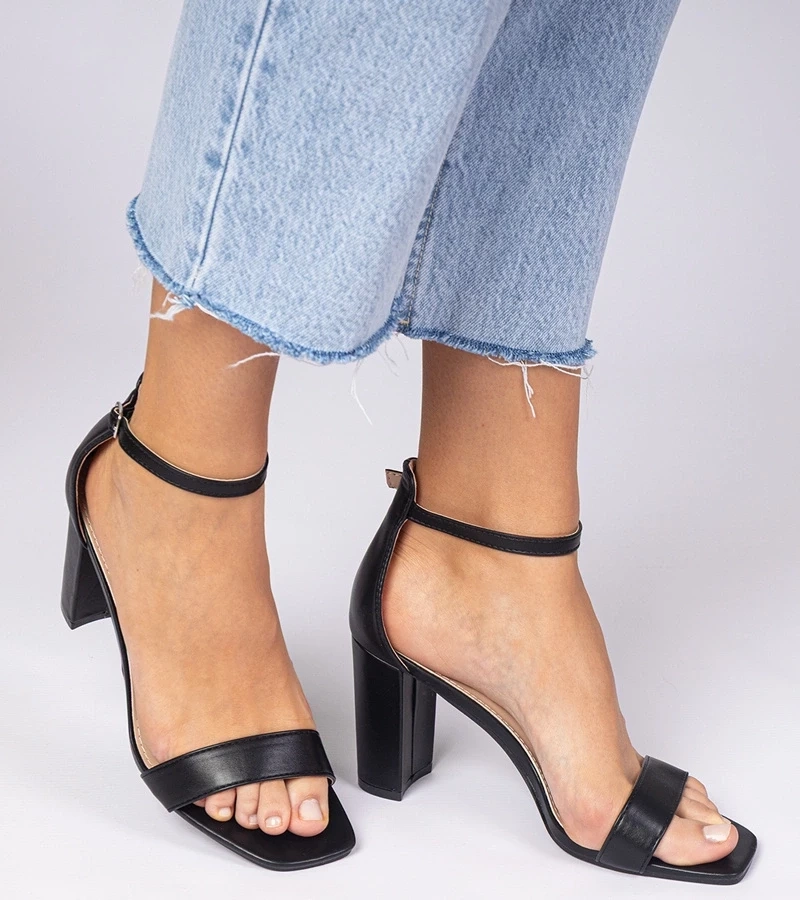 marka niezdefiniowana Black block heel sandals Kasedi