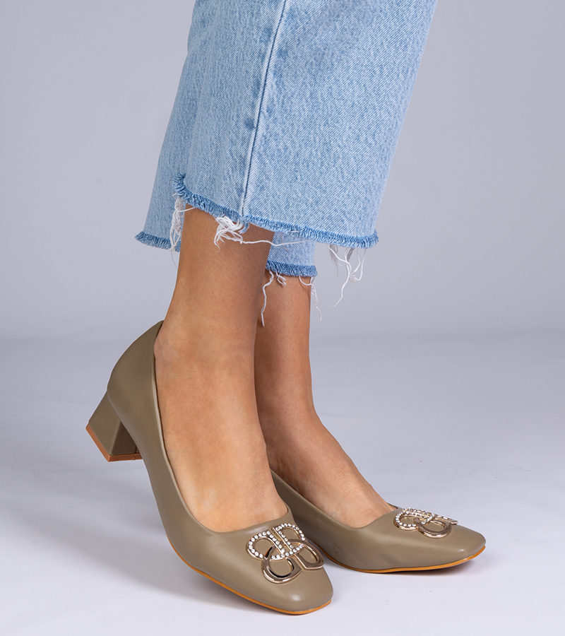 marka niezdefiniowana Green low heel pumps with rhinestones Cahes