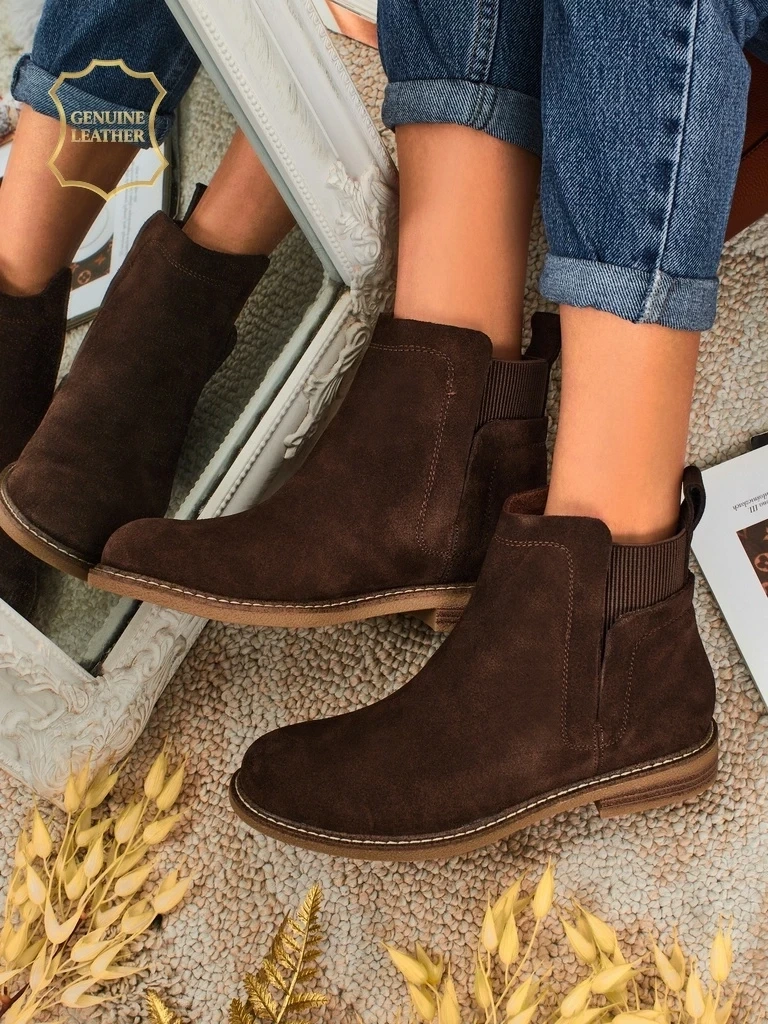 Resti Cuoio Elegante: Brown Suede Ankle Boots for Stylish Women