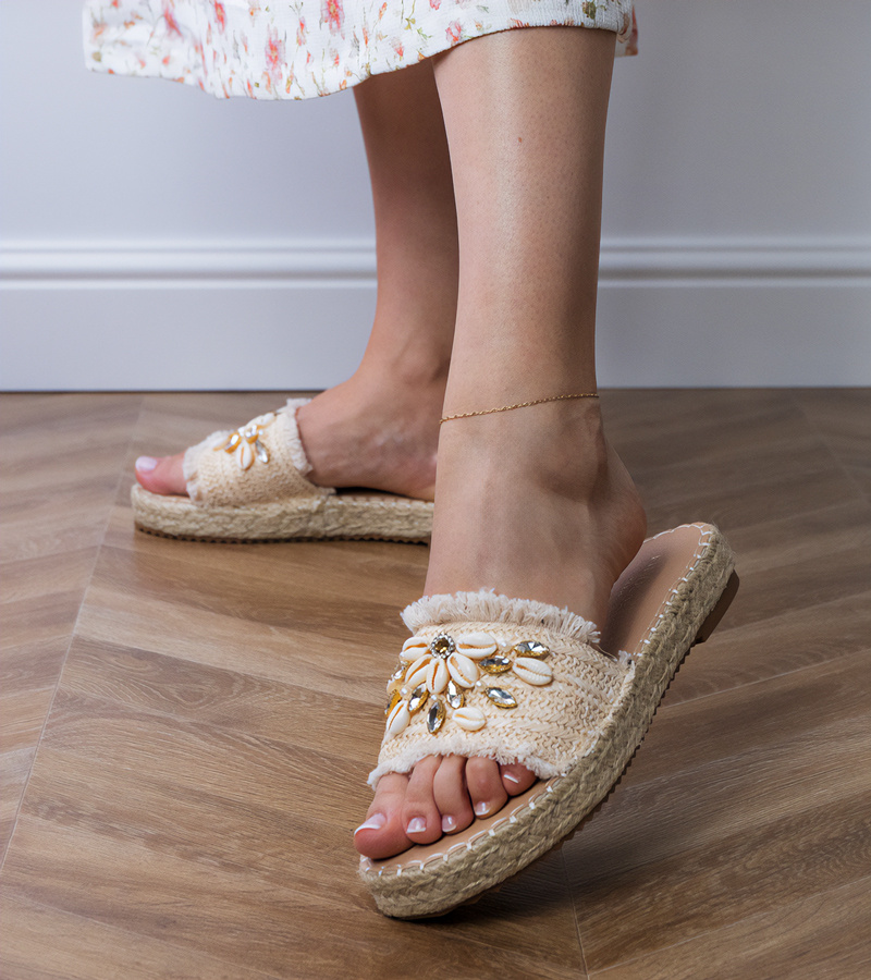D/CEO Beige braided espadrille slides with walrus shells