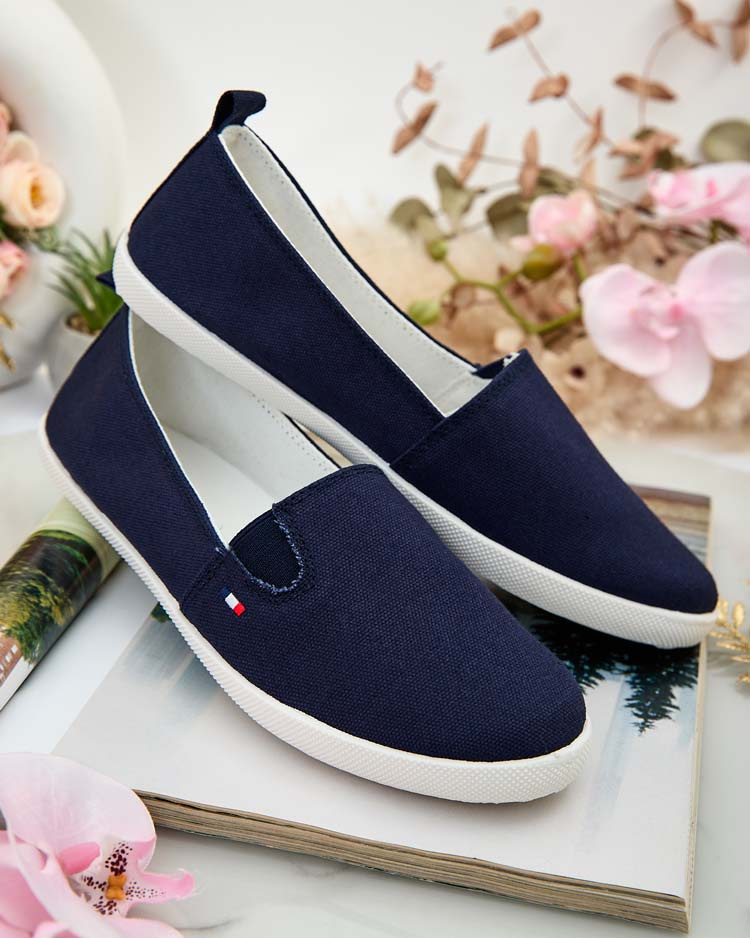 Resti Womens Peliotte Sneakers