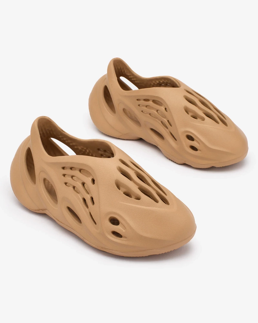 Resti Women&#039;s sports shoes with cutouts in camel Loydi