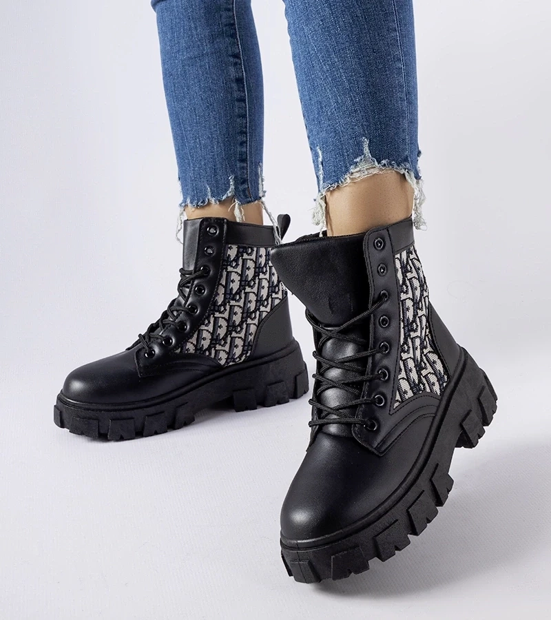 Gemre Botine negre cu inscripții decorative Madelene