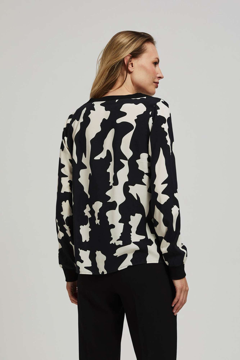 Marisse Patterned V-Neck Shirt, Black