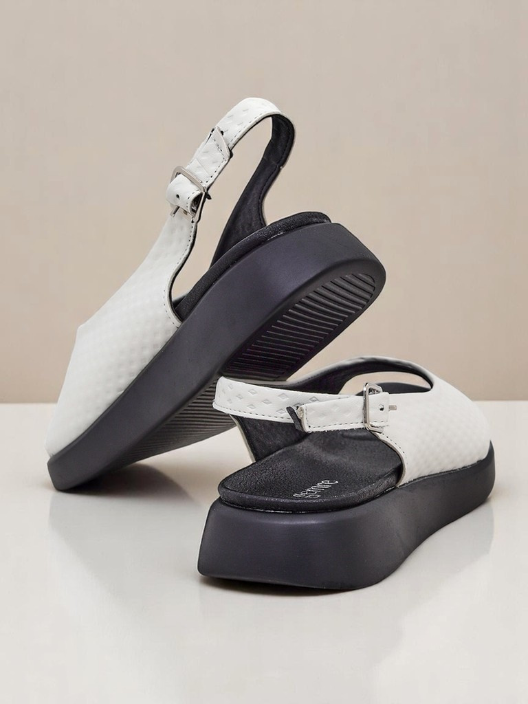 Resti Women&#039;s Riva sandals on a thick sole
