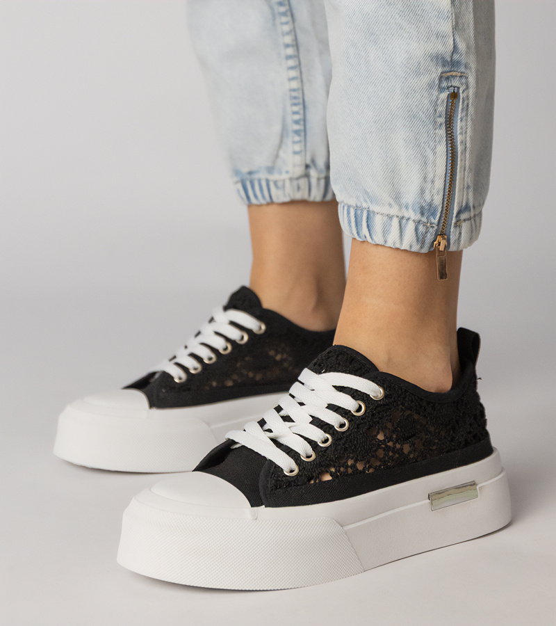 Gemre Adidași negri de damă perforați Runna