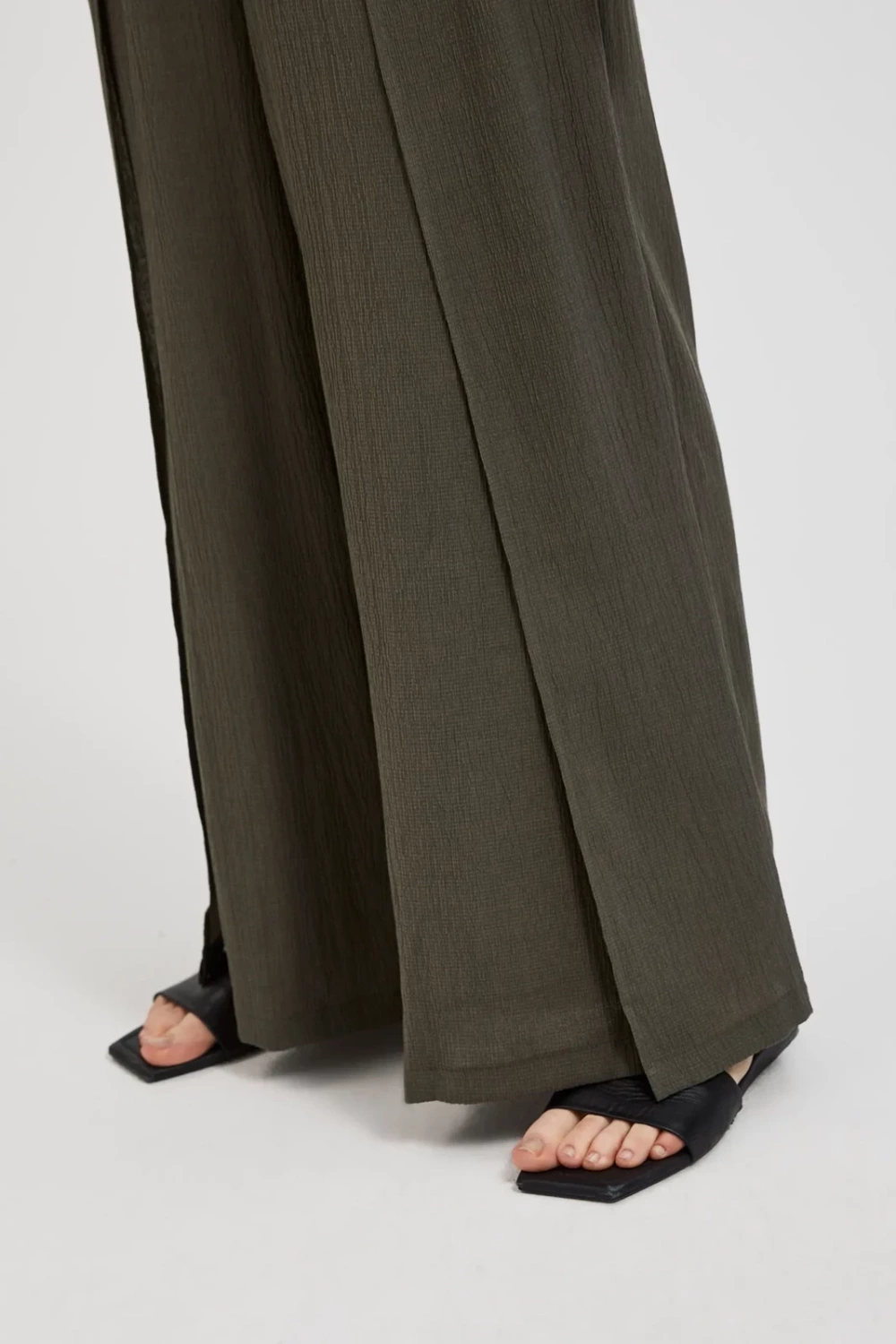 Women's wide trousers with elastic waistband MOODO - olive