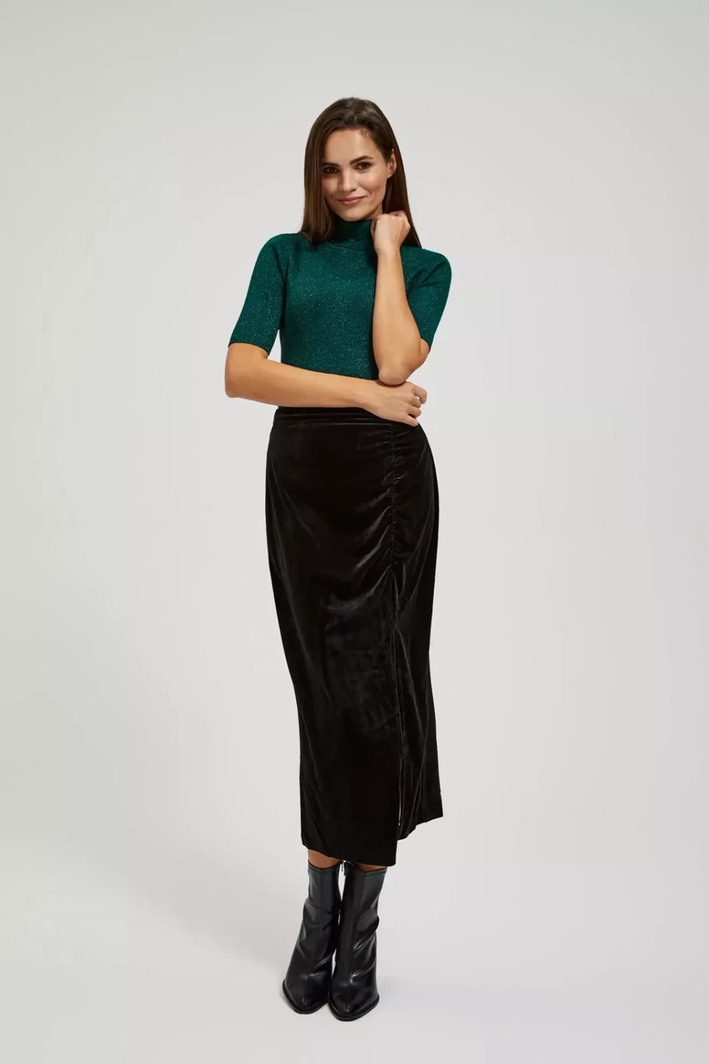 Velour skirt with slit