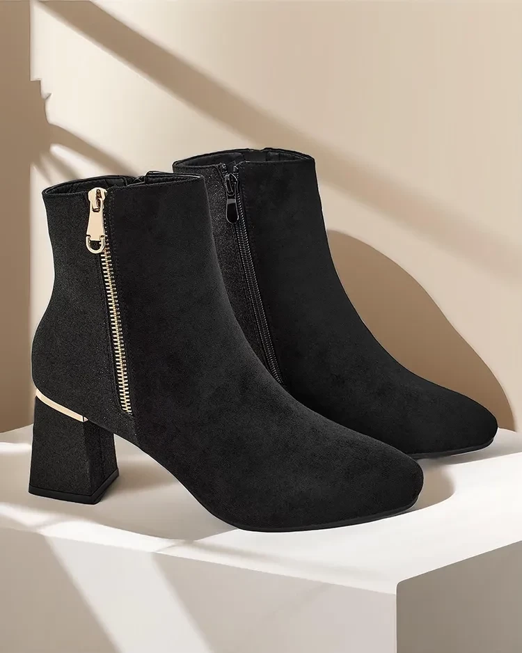 Resti Women&#039;s ankle boots on a post Boratos