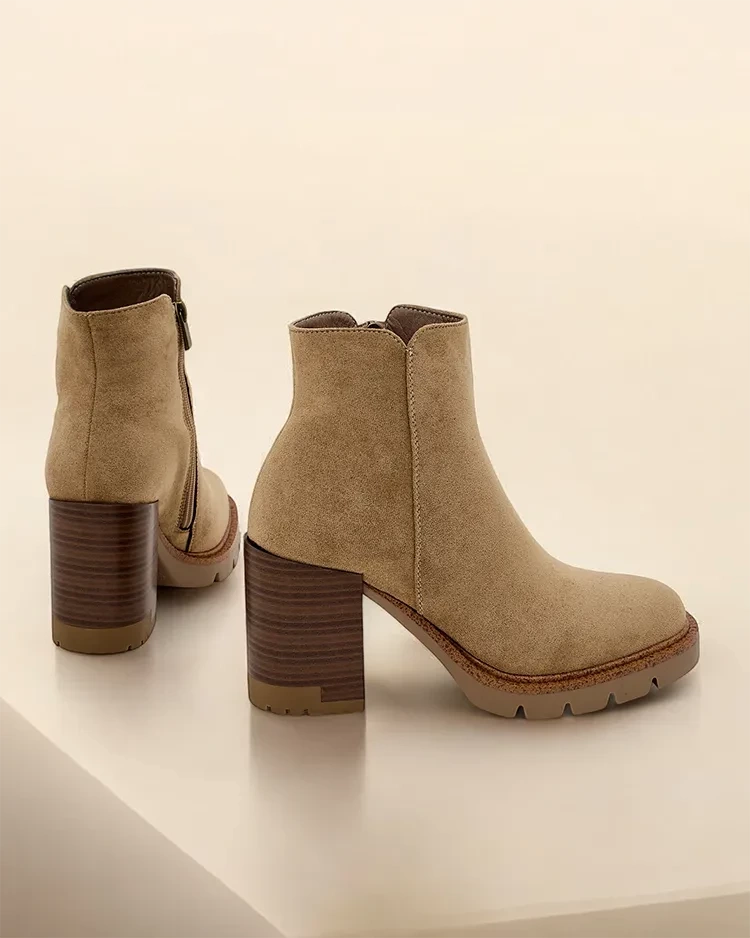 Resti Ladies ankle boots on a post Mribo