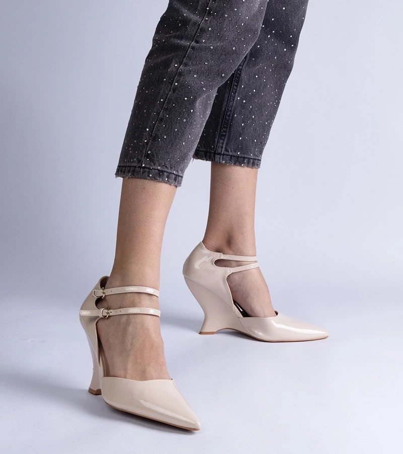 Gemre Pantofi cu platformă lăcuiți bej cu catarame Vizario