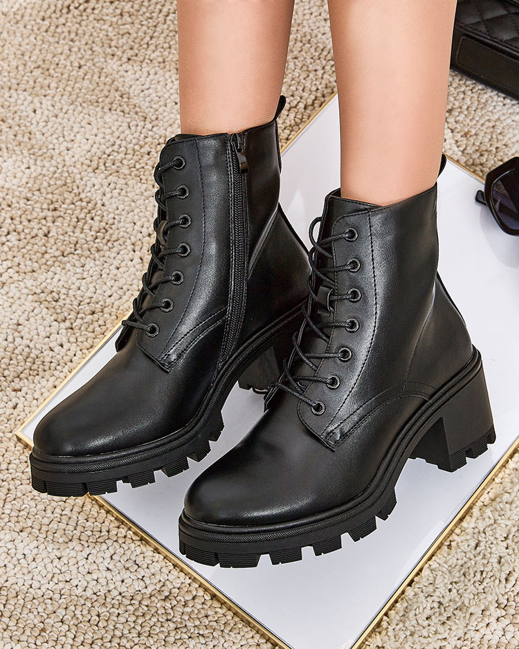 Resti Women&#039;s boots on a low post Marusear