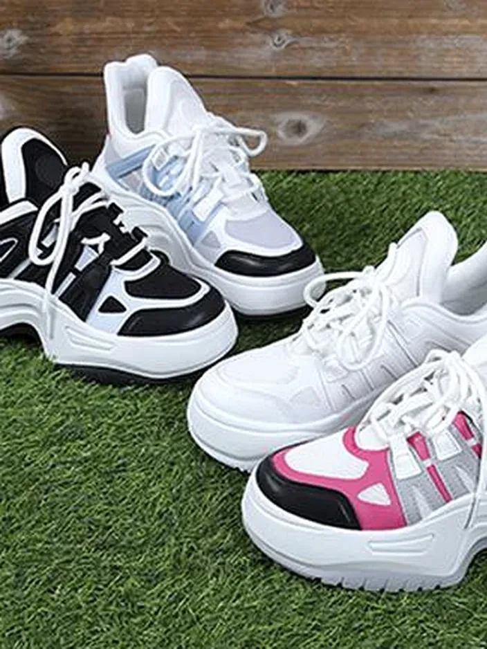 Resti Women's sporty sneakers on a thicker sole Loness