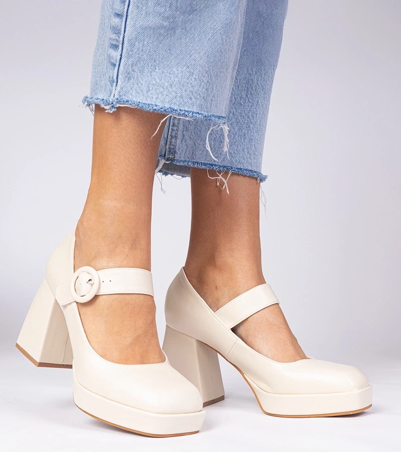 marka niezdefiniowana Beige square-toe pumps with a buckle Katherin