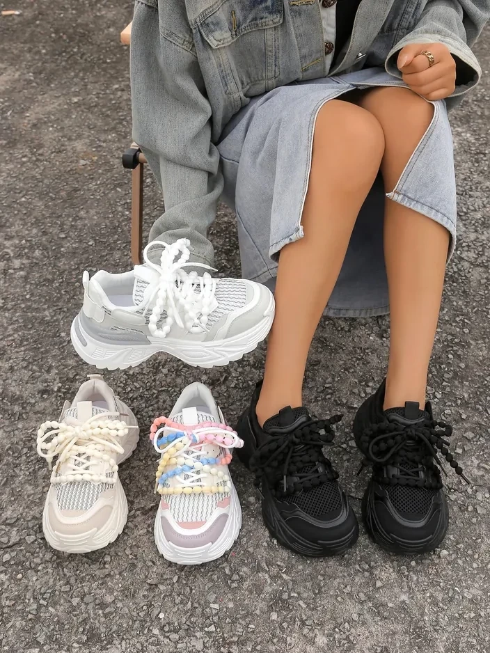 Resti Women&#039;s sporty sneakers on a thicker sole Loness