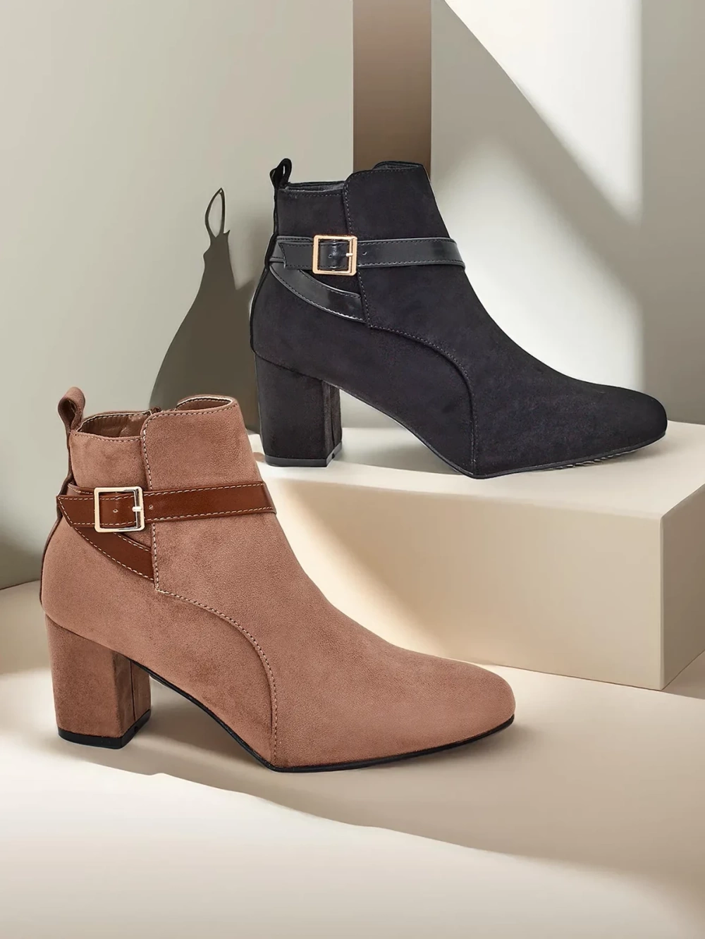 Resti Women's boots on a post Eloron