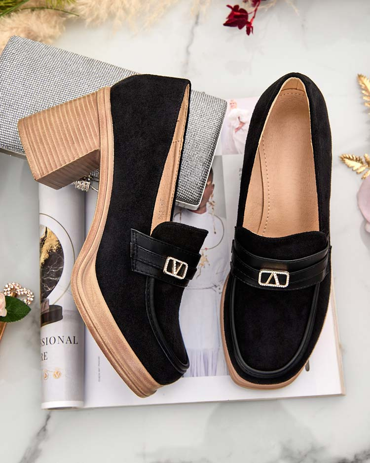 Resti Women&#039;s moccasins on a post Lemaneg