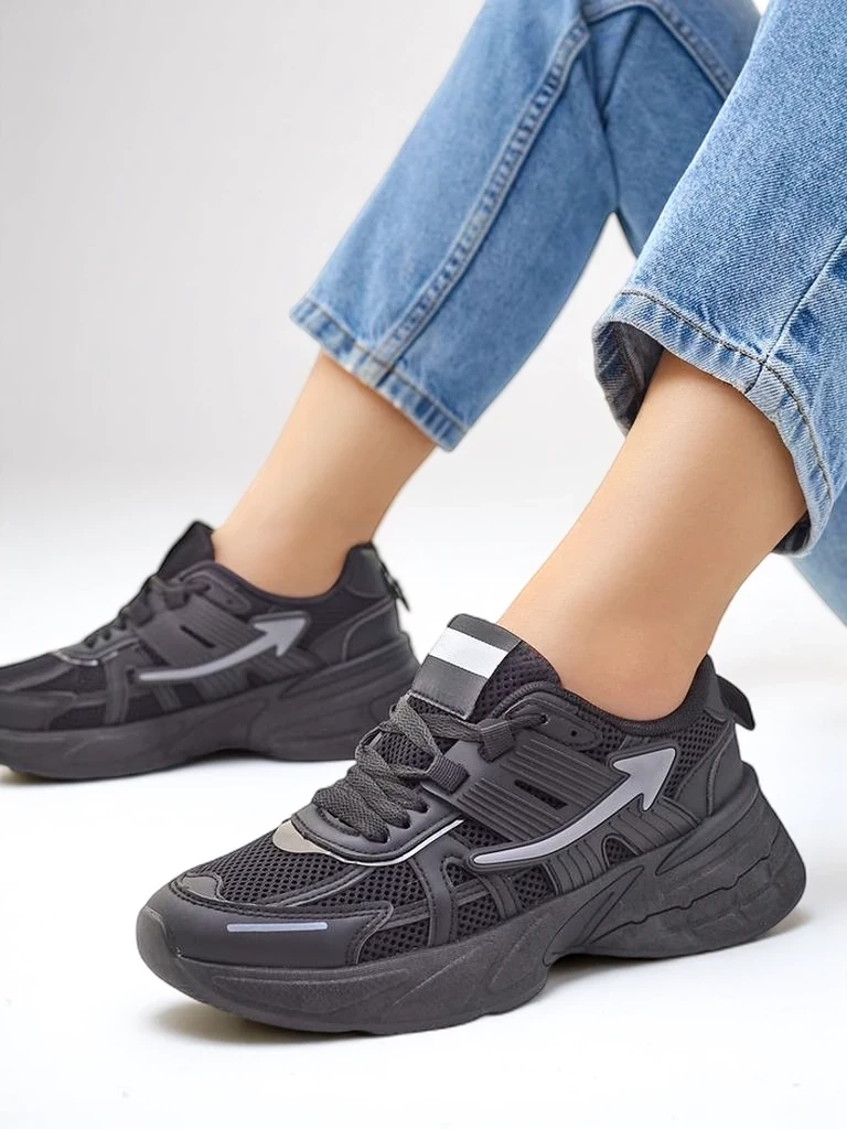 Resti Women's sports sneakers on a thicker sole Beysa