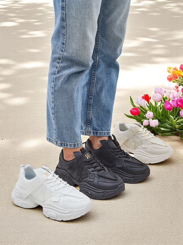 Resti Women's sporty sneakers on a thicker sole Quensi