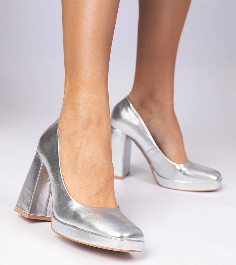 marka niezdefiniowana Silver square-toe pumps on a massive heel Irenois