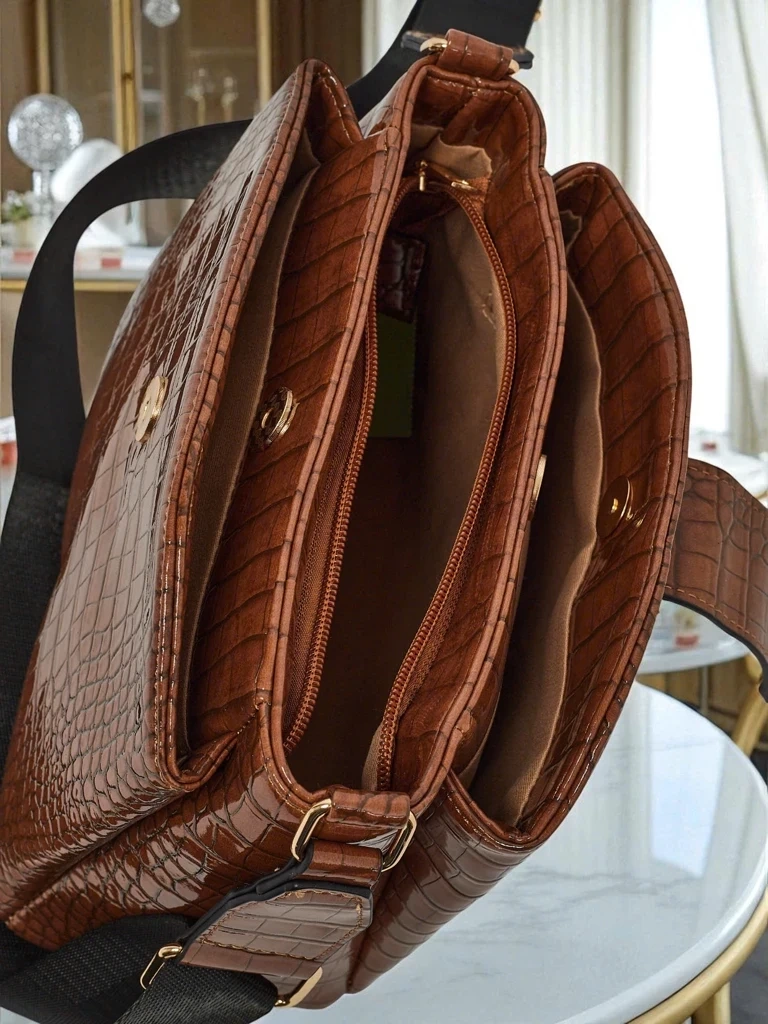 Resti Patent small women&#039;s handbag made of faux leather Gilded Night