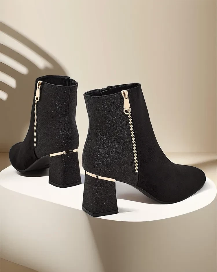 Resti Women&#039;s ankle boots on a post Boratos